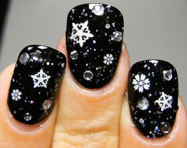 Snowflakes nail art