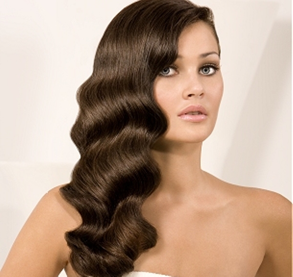 One shoulder wave hairstyle