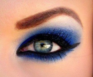 Impressive-Blue-Eye-Shadow
