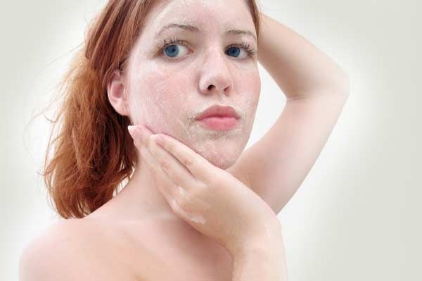 woman-with-facial-scrub