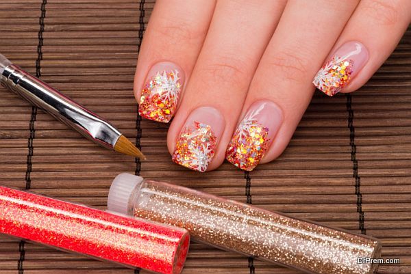 Elegant glittery nail art