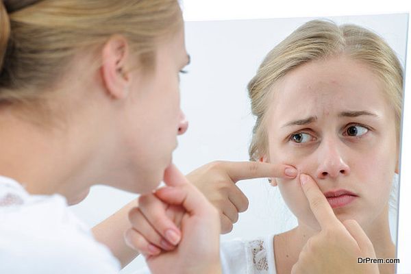 Teenage girl with mirror