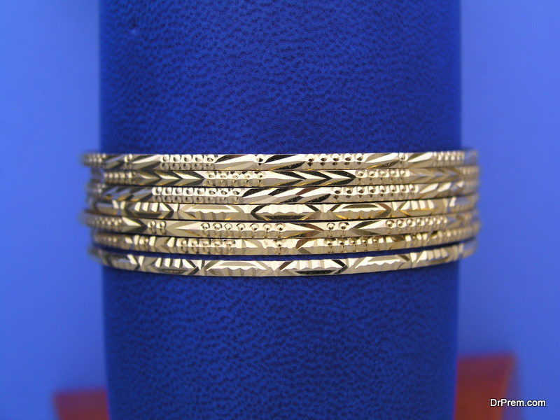  Style-Your-Golden-Bangles