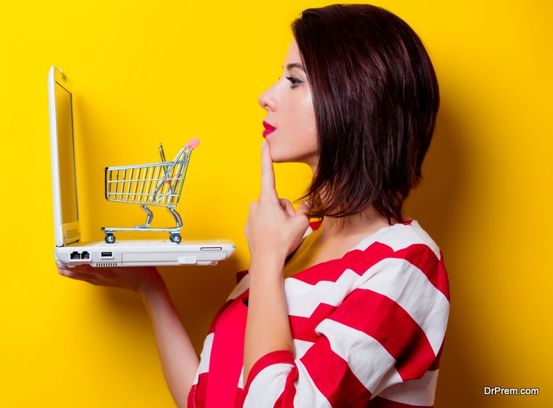 beautiful young woman Editing the cart