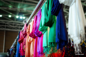 many pashmina foulards